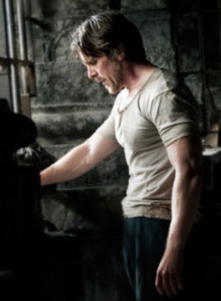 The Dark knight Rises, 2012, Bruce WayneChristian Bale reprend son entraînement pour coller à la peau de Batman. Cependant, le plot principal du film tournant autour d’un Bruce Wayne plus vieux, son entraînement sera moins intensif que ses précédentes adaptations. Il interprète