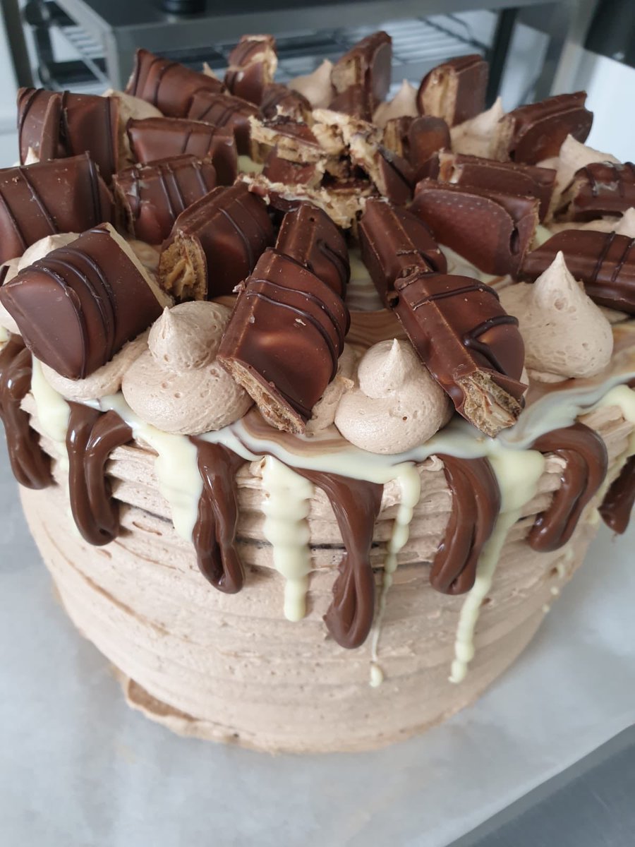 nibblehull's tweet photo. Cakes - honestly they are so tasty - obvs I had to try them for quality control 👍🏻 #cakes #webakeit https://t.co/hNPlYsfVKu