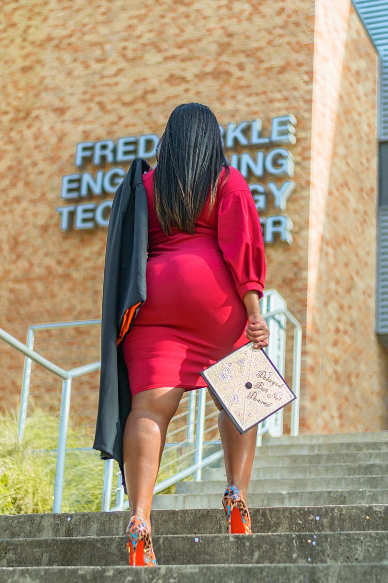 Amor_Autumn's tweet photo. It’s a celebration, I finally made it!🍾👩🏽‍🎓

To my Sam fam: Party hard for me,
keep it goin’ just for me! ✌🏾 
#blackwomenintech #wholeengineer 🖥⚙️ https://t.co/H6fFbNfx2Y