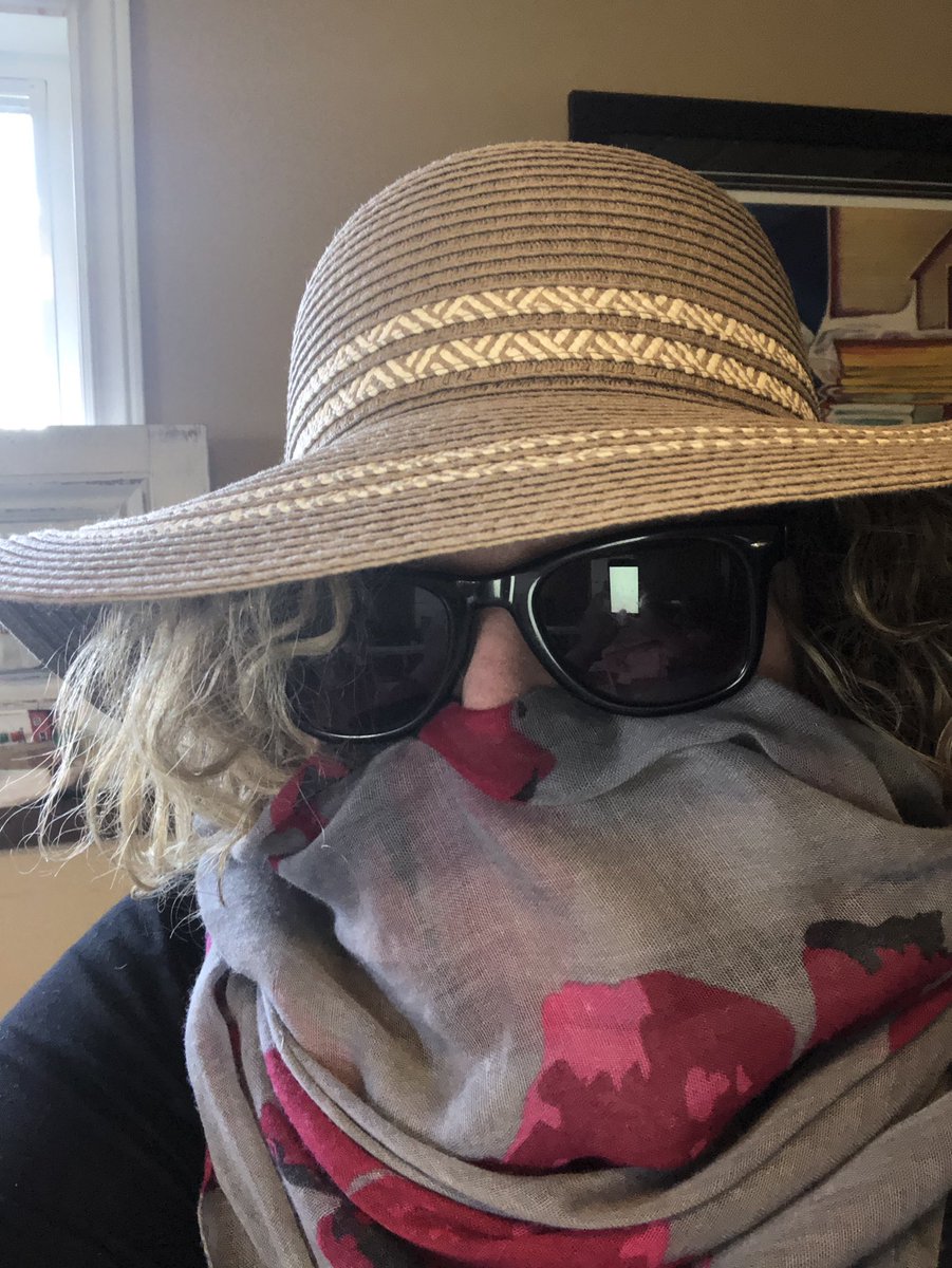 ekearsey1's tweet photo. Guess Who? fun this morning with @GillianPowerHTE class. Nope, it’s not @MusicloverReid Good guess though. 😎 #HTEspirit @HTE_K4 @RMitchell_HTE https://t.co/HRUxP7NGbs