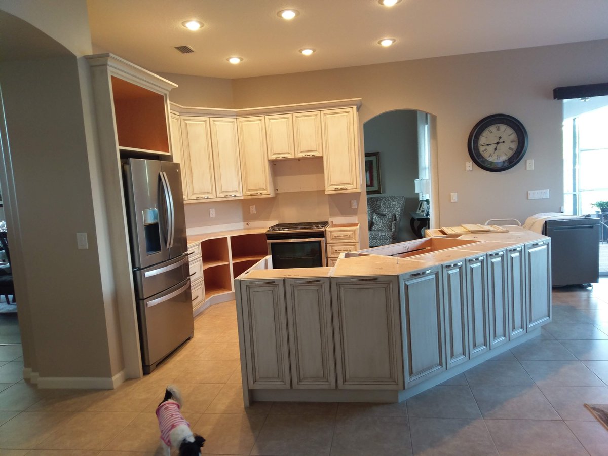 ButtonfixUK's tweet image. Thanks to hurleyscraftworks.com we are able to share how Duane uses Button-fix for his Kitchen installations. More photographs of this and other projects can be found on our website button-fix.com #buttonfix #kitchendesign #awardwinning #cabinetdecision #woodworking