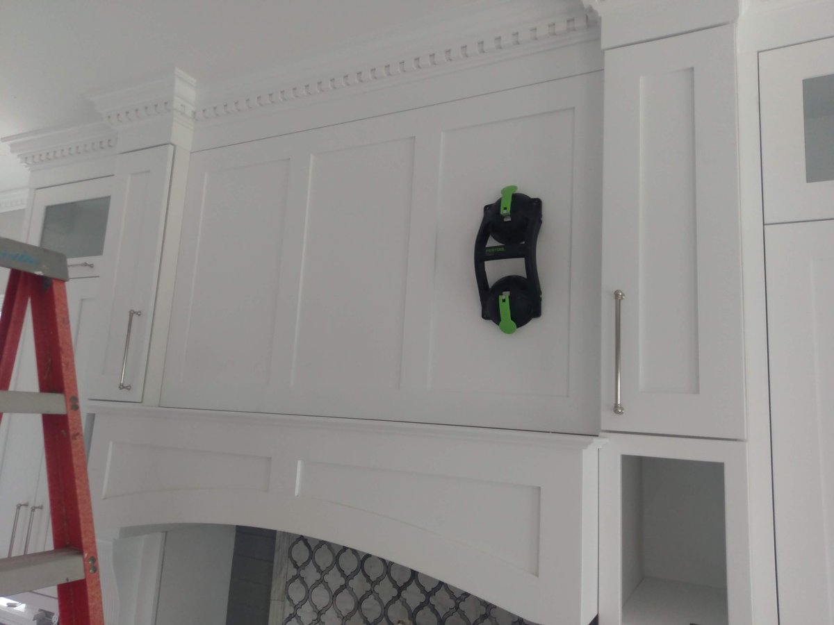 ButtonfixUK's tweet image. Thanks to hurleyscraftworks.com we are able to share how Duane uses Button-fix for his Kitchen installations. More photographs of this and other projects can be found on our website button-fix.com #buttonfix #kitchendesign #awardwinning #cabinetdecision #woodworking