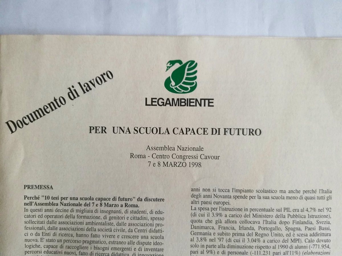 V_CogliatiDezza's tweet photo. "Un mondo tutto attaccato" titolo profetico a rileggerlo oggi, fu la seconda tappa del Settore Scuola, poi "fuori scuola per cambiare la scuola" e "per una scuola capace di futuro", ancora oggi leve fondamentali contro povertà educativa e insuccesso scolastico #Legambiente40 https://t.co/s9hiuUiCFJ