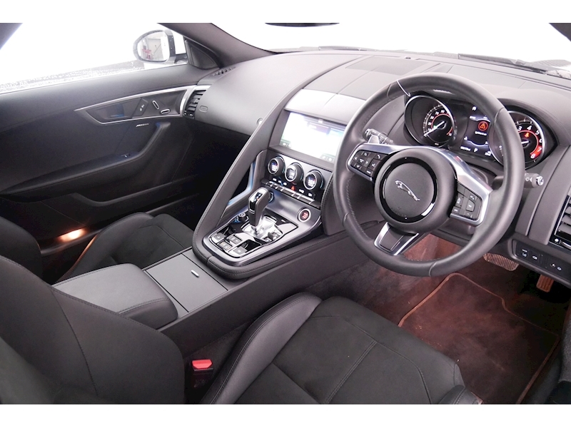 Take the top off this three litre Jaguar F-Type R Dynamic this summer. Looks great with the black alloys!

hubs.ly/H0qt3ws0

Sign up for all ouir special offers here
hubs.ly/H0qt27G0

#jaguar #ftype #jaguarftype #convertible #sportscar #fastcar #amtauto