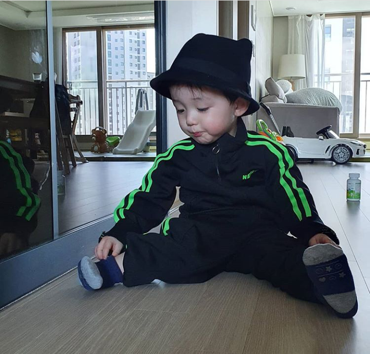 Britoryy's tweet photo. Happy birthday 🎂 to the past present future NERDY BAE BOY💚⭐😊💚

@cnbluegt

#LeeJonghyun 
#이종현

#HappyBirth31LJH
#515LJH31歳誕生日おめでとう
#이종현우린천사태어나서고마워요
#ShineAgainLJH
#종현31생일축하해요
#종현최고가수
#HappyJonghyunDay
#HappyLeeJonghyunDay https://t.co/rmYCjmnwD4