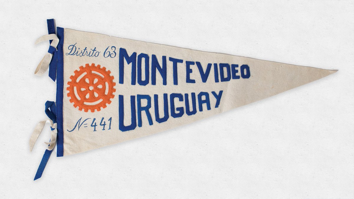 RotaryES's tweet photo. Una de las tradiciones de Rotary es el intercambio de banderas de los clubes para expresar la amistad y las conexiones en todo el mundo. Los banderines reflejan el orgullo de la ciudad natal de los clubes y su conexión con Rotary International.  https://t.co/SLUlwZGxkS https://t.co/TbhqDMHEDi