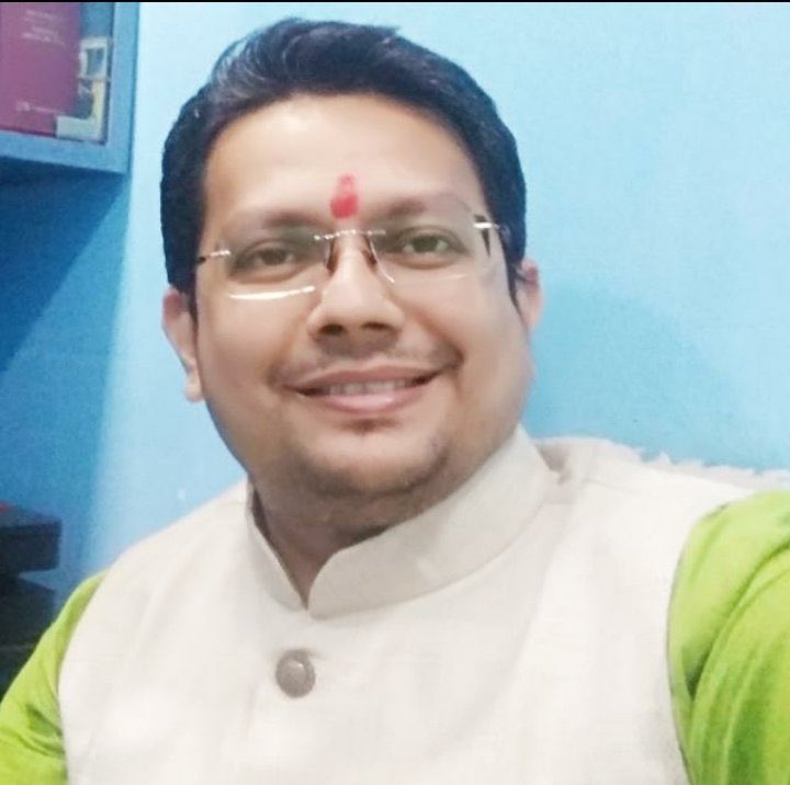 पालघर में संतो की हत्या मामले में VHP के वकील श्री दिग्विजय त्रिवेदी की सड़क हादसे में मृत्यु हो गयी
यह खबर विचलित करने वाली है
क्या ये केवल संयोग है की जिन लोगों ने पालघर मामले को उठाया उनपर या तो कांग्रेस कार्यकर्ताओं ने हमला किया या FIR कराया?
ख़ैर ये जाँच का विषय है!
ॐ शान्ति