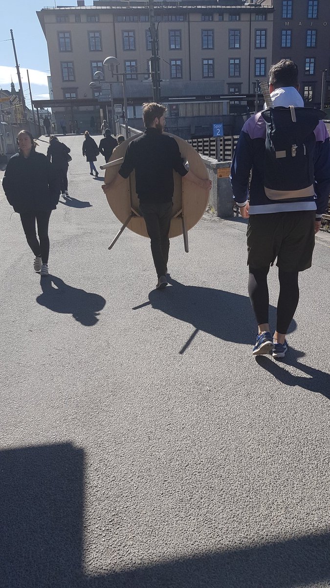 ArildP1's tweet photo. Noen tar dette med avstand på alvor.... #Korona #avstand #1meter https://t.co/1Zvd1vlss1