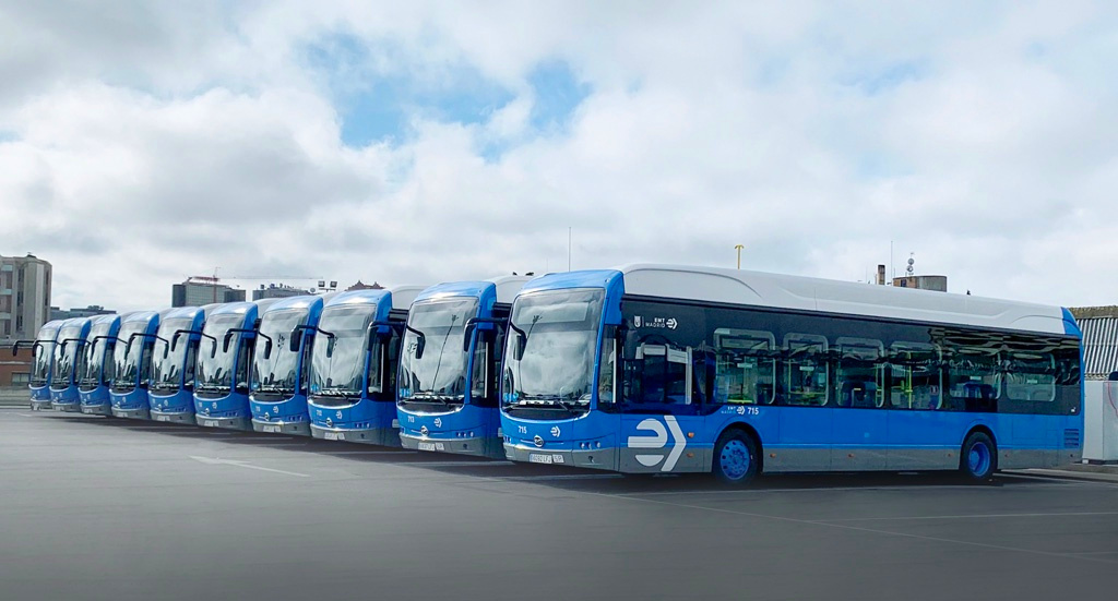 ttransithub's tweet image. Madrid 🇪🇸

New 15 BYD electric buses

The Chinese manufacturer has delivered this week a fleet of 15 BYD 12-metre eBus to the EMT. The new buses will join the route 52, connecting Puerta del Sol and Santamarca.

📸AytoMadrid | Alonso tdk | Dirk Budach