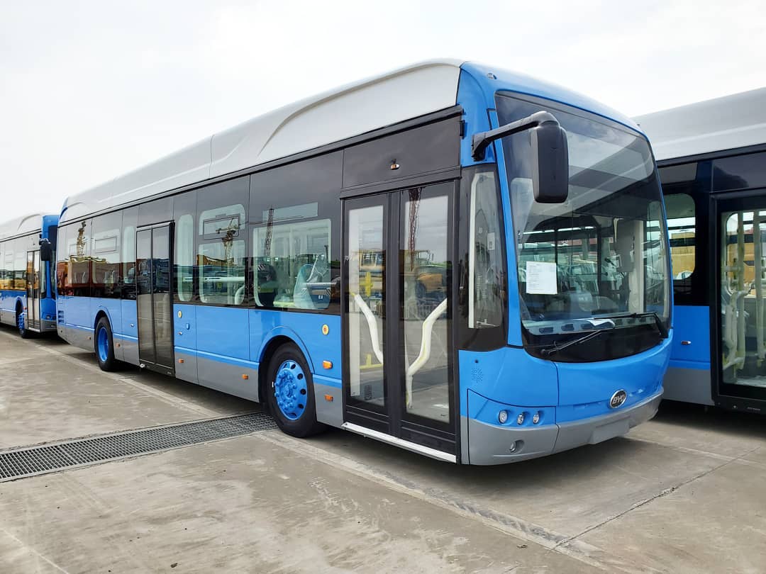 ttransithub's tweet image. Madrid 🇪🇸

New 15 BYD electric buses

The Chinese manufacturer has delivered this week a fleet of 15 BYD 12-metre eBus to the EMT. The new buses will join the route 52, connecting Puerta del Sol and Santamarca.

📸AytoMadrid | Alonso tdk | Dirk Budach