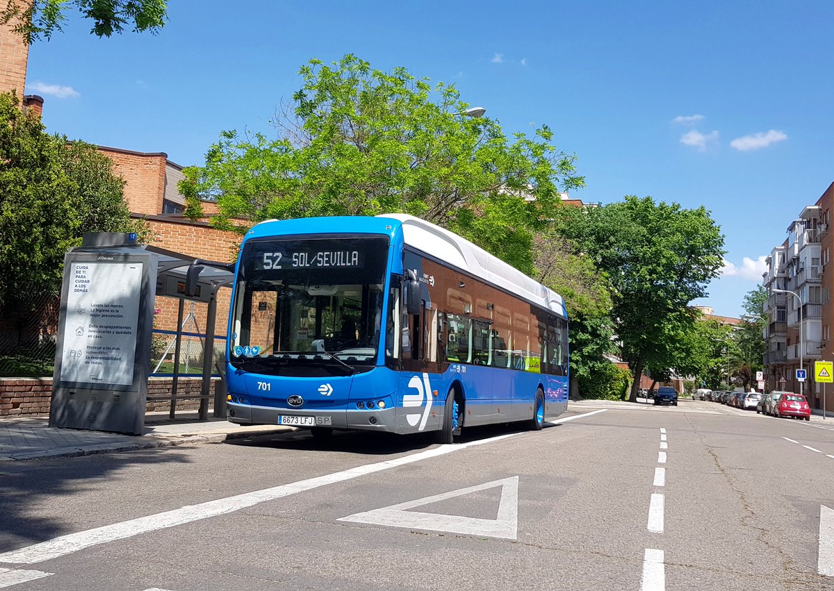 ttransithub's tweet image. Madrid 🇪🇸

New 15 BYD electric buses

The Chinese manufacturer has delivered this week a fleet of 15 BYD 12-metre eBus to the EMT. The new buses will join the route 52, connecting Puerta del Sol and Santamarca.

📸AytoMadrid | Alonso tdk | Dirk Budach