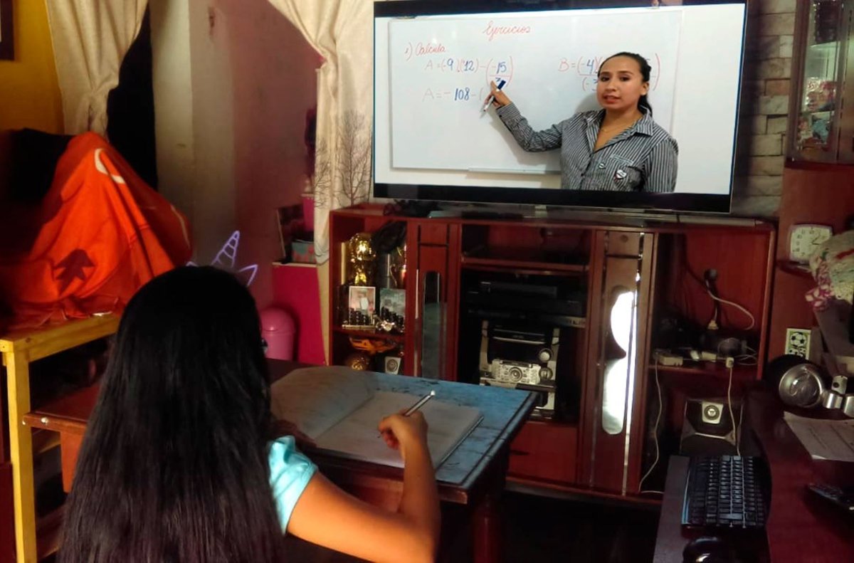 DiarioElPeruano's tweet photo. #OpiniónElPeruano por Jacqueline Oyarce Cruz, docente de la @UNMSM_: "¿qué plataforma es mejor para dar clases ahora que parece que el 2020 será definitivamente no presencial en el sistema universitario peruano?" https://t.co/1szq51dSMV https://t.co/xOuKCKoA2p