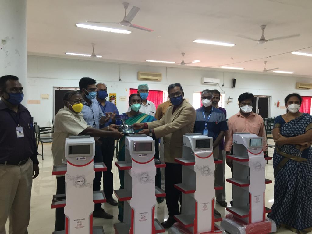SVaidhyasubrama's tweet photo. .@SastraUniv handed over 10 Med&amp;Food Supply Robots in the last 5 days to COVID Isolation wards at Thanjavur, Trichy &amp; Madurai. Will hand over the remaining 10 in the coming days for other parts of TN to complete our commitment of 20 Robots @CMOTamilNadu @Vijayabaskarofl https://t.co/w4dPsf2yRO