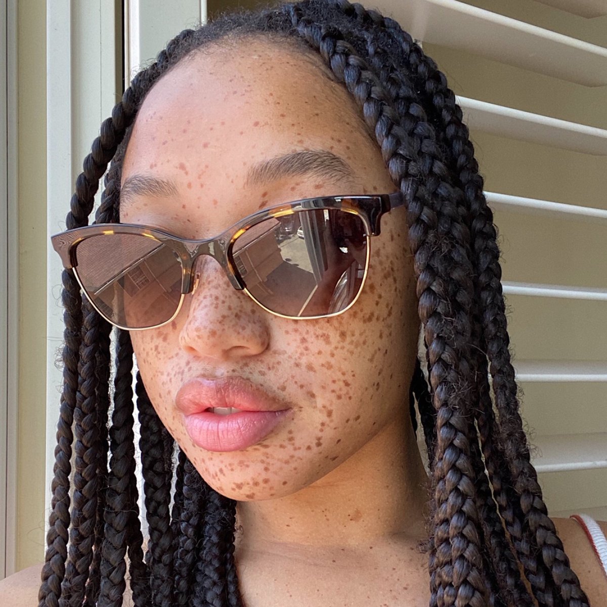 Coach's tweet photo. Where there are sunglasses, there is spring. 🌱 #SalemMitchell looks for bright skies inside and out. https://t.co/Oye8mgksYR #CoachNY https://t.co/vEZG9gQUwp
