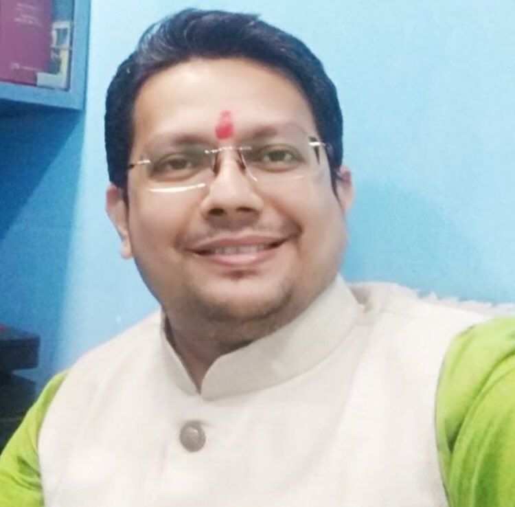 KusumVHP's tweet photo. अगर #PalgharSadhuLynching केस के विश्व हिंदू परिषद के वकील, दिग्विजय त्रिवेदी की सड़क दुर्घटना साजिश है तो समझ लीजिये पालघर में साधुओं की हत्या की साजिश की जड़े दिल्ली में किसके घरों तक जा रही हैं ?
 ॐ शांति शांति शांति https://t.co/mtB5ROyXvT