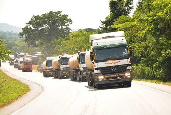 RebeccaKadagaUG's tweet photo. It’s disturbing to note that a bulk of the new #COVID19 cases are from truck drivers. Ugandans locked in their homes aren’t moving but truck drivers, who are testing positive, are going about normal life. https://t.co/Vv0Q8tbwJX