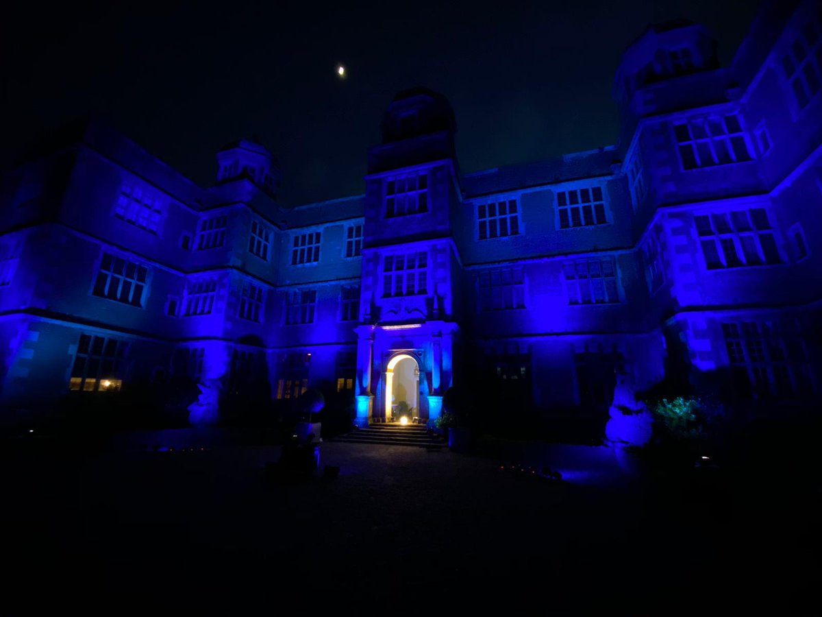 Historic_Houses's tweet photo. Tonight, the glorious @DoddingtonHall in #Lincolnshire will be lighting up #NHSBlue to say a BIG thank you to the tireless work of our #NHS and #KeyWorkers. Credit to Howell Thomas, Lincoln Drill Hall and Joe Jackson. https://t.co/U9HgEKYi6X https://t.co/jQgYg3Wmih