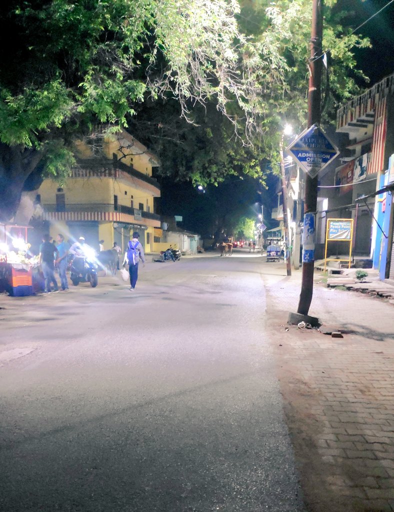 Abhimj016's tweet photo. EESL Street lights are glowing on the streets of Mirzapur Nagar Palika @NPPMirzapur @yogeshrai56 @Avadeshmaurya1 @anuadbst @ANUJKUM71006026
#EESL_SLNP
#ujalaprakashpathaka
#Eeslspirit https://t.co/WnoY2EWCTo