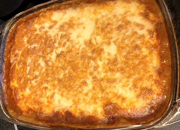 Delish_byHES's tweet photo. #NationalVegetarianWeek 🌱 Violeta, Supervisor at St Peters has been cooking delicious vegetarian dishes: Bean Soup &amp; Quorn Shepherds Pie 🍽️.
There's nothing like home cooked meals 🤗
@vegsoc @ProVeg_UK @HES_orguk @LBofHavering 
#20PercentLessMeat #MeatFree #StayCalmKeepCooking https://t.co/u1dENMjRvI
