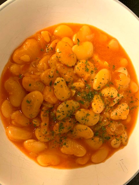 Delish_byHES's tweet photo. #NationalVegetarianWeek 🌱 Violeta, Supervisor at St Peters has been cooking delicious vegetarian dishes: Bean Soup &amp; Quorn Shepherds Pie 🍽️.
There's nothing like home cooked meals 🤗
@vegsoc @ProVeg_UK @HES_orguk @LBofHavering 
#20PercentLessMeat #MeatFree #StayCalmKeepCooking https://t.co/u1dENMjRvI