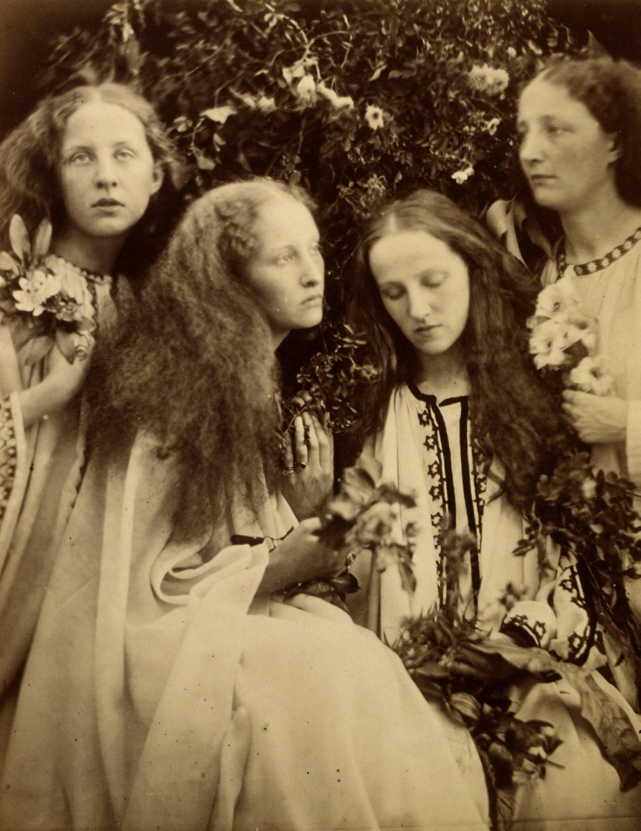 Faeriemagazine's tweet photo. "The word Pre- #Raphaelite almost always conjures up a certain kind of #woman. She has a cascade of copper #hair, a face filled with mournful longing, and a deep jewel-colored gown." In Search of the #Sisterhood Discovering Pre-Raphaelite Women https://t.co/bpYHbA54VE https://t.co/JnYPdckJqw