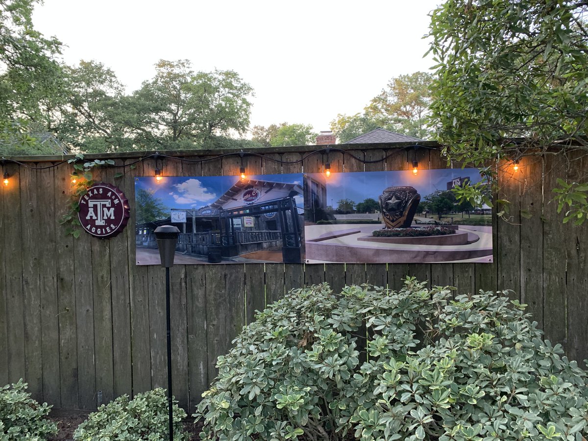 SignsTasman's tweet image. When graduation gets cancelled at @TAMU for the class of 2020... We tried to bring a little bit of College Station to Houston! This was done to celebrate a member of the class of 2020. Gig'Em 👍
#TASMANSigns #banners #Aggies #CollegeStation #GigemAggies