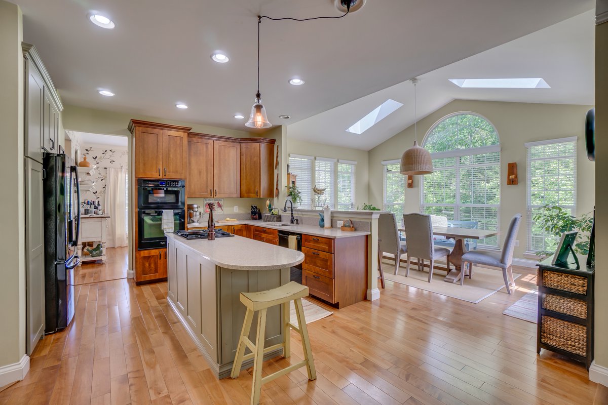 DBSELZ's tweet photo. CHECK OUT THE BACKYARD OASIS! Immaculate Move-in Ready Home in Desirable Ashland! Sellers have thought of Everything. Over $75,000 in Upgrades &amp; a Home Warranty.  #justlist #veteranrealtor #woodbridgeva #northernvahomes #renovatedkitchen #twowalkinclosetsinthemaster #woodshop https://t.co/pUnR2iGyJ2