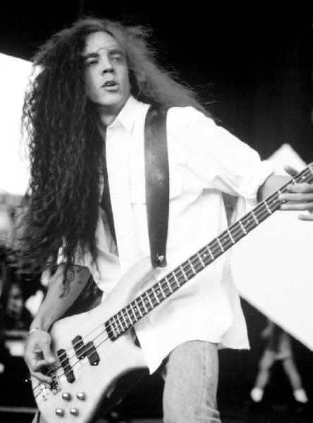 Happy birthday to THE bassist, the incredible and really handsome mike inez! 

wishing you the best. love you. 