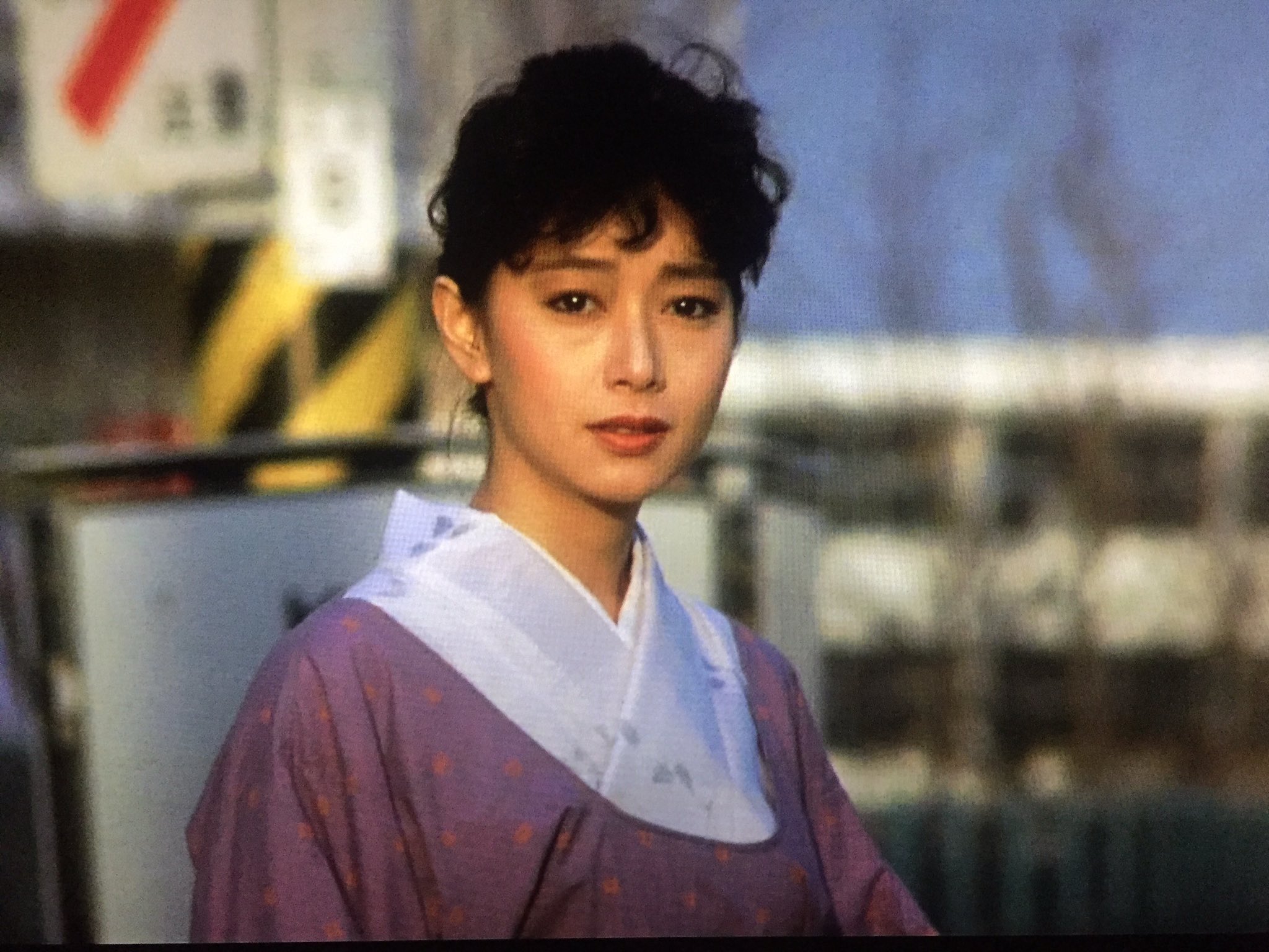 ロブンソン 今日は大好きな映画 時代屋の女房 夏目雅子 が出演している映画で一番好き 銭湯帰りにお金を拾った時の夏目雅子が可愛すぎです T Co 86juxniarn Twitter