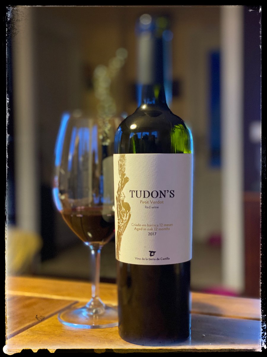 RTVGastro's tweet photo. @vinoslamancha Hoy en La #Bodega de @serxusolares  descubrimos  #Tudons #petitverdot 2017 #wine #vino #Gastronomia https://t.co/vB26LA3mIj https://t.co/ORxbImjpAT