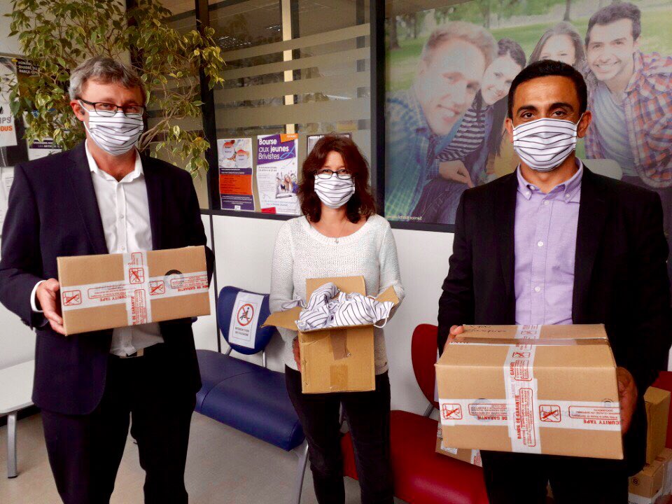 fabienne_lopez's tweet photo. L’équipe @GroupeSaur à #Brive est heureuse d’offrir au CCAS des masques en tissu #Solidarité #Corrèze @AgglodeBrive https://t.co/8R2jh7TLvs