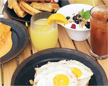 When we aren’t eating brunch, we’re thinking about brunch. Double tap if you’re as excited as we are about Chicken N Pickle’s fabulous brunch options. 😉