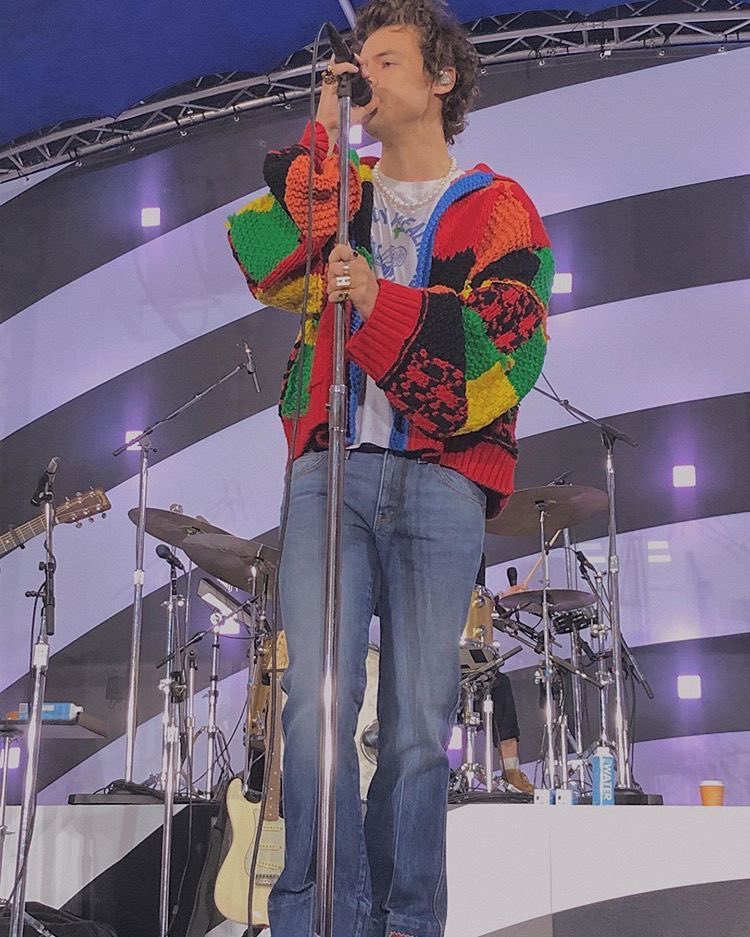 harry’s cutest outfit ever    a very needed thread
