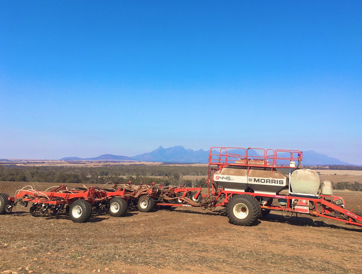 Morris 18m Quantum and 9445 5000L ICT section control air cart with the magnificent Stirling Ranges in the background. Magical part of the state. <a href="/Morris_Aus/">Morris Australia</a> <a href="/Morris_Seeding/">Morris Equipment</a> <a href="/LQSystems/">Liquid Systems (SA)</a>