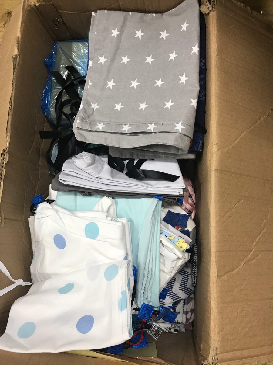 LizLizm46's tweet photo. Still in awe of our public who continue to make #scrubhats #visors #laundrybags for the #nhs Thank you so much. I will drop off the rest to #goldcommander tomorrow. @NeilDardisFHFT @FHMedicalMatron @WexhamMaternity. Wexham Respiratory physios got a small delivery too! https://t.co/v7Xj8yOetm