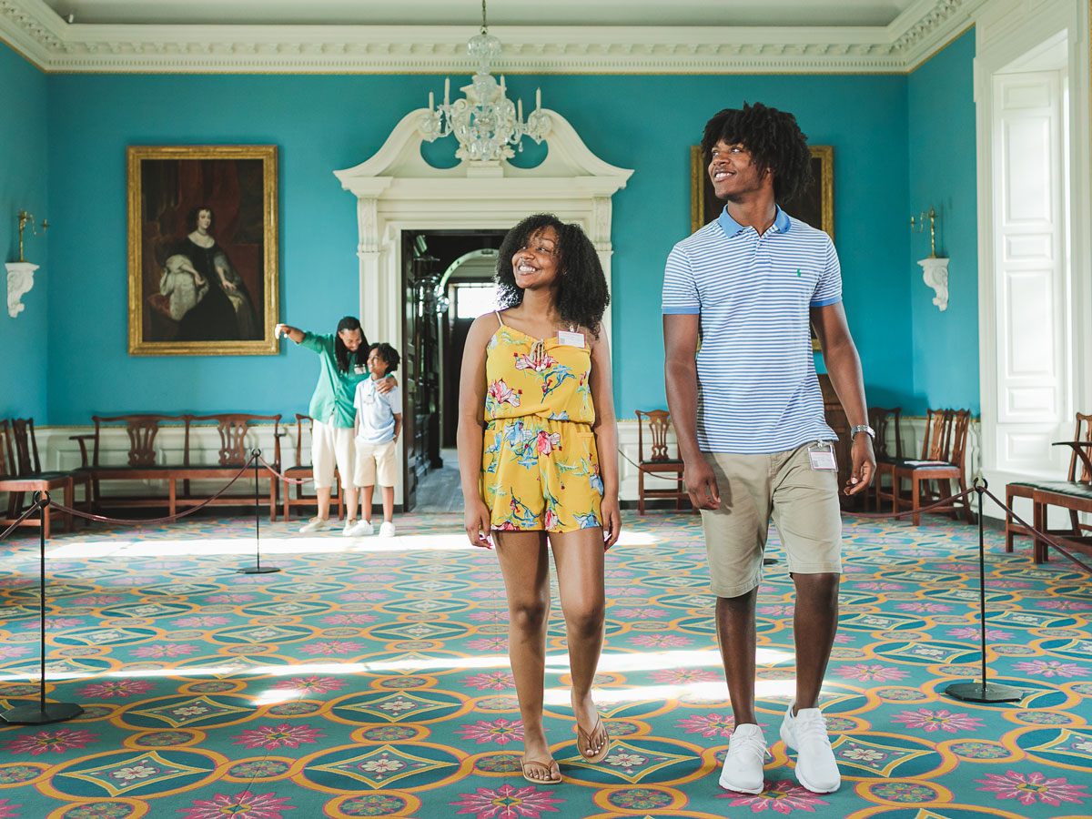 colonialwmsburg's tweet image. We can’t wait until the days when we can welcome families back through our doors to explore together. From the largest outdoor living history museum to the art museums, every memory at Colonial Williamsburg is a #MuseumMomentsMW.