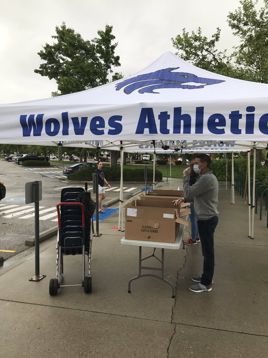 TedHettinga's tweet photo. Handing out cap and gowns at Timberline this morning. Way to go class of 2020. #bsdpride https://t.co/ZA0n2vEkSm
