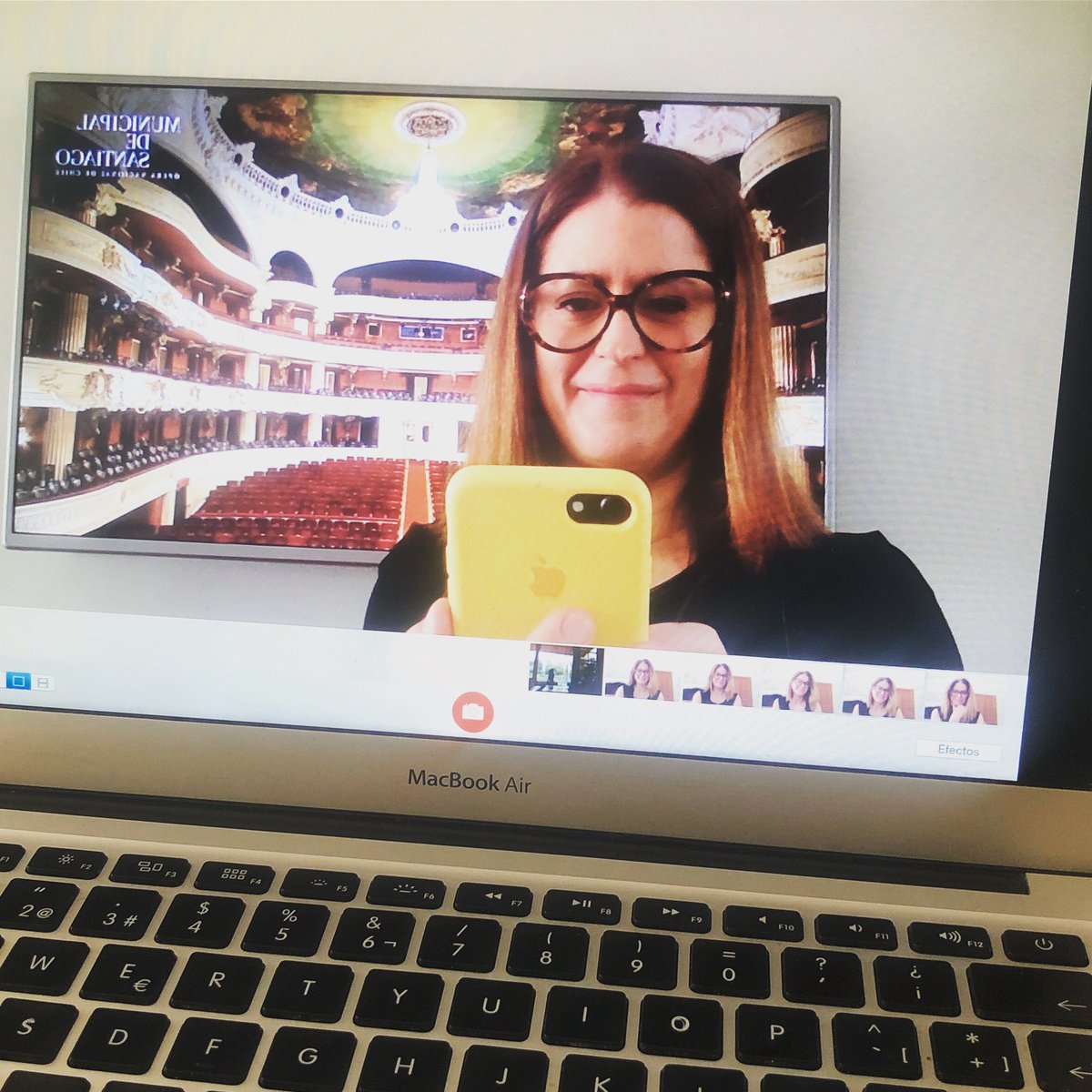 CarmenLarenasF's tweet photo. Todo listo para el Webinar de hoy: Los desafíos de las Artes Escénicas. 12 hrs Chile  @OLA_opera Con set propio y todo gracias al equipo de Plataformas Digitales del Municipal @MunicipaldeStgo Inscríbete aquí 👉  https://t.co/p0PurGgedR https://t.co/nwwu4p1pwV