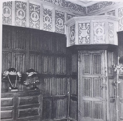 As for the surviving bits, it's extremely difficult to get ANY pictures of Thame Park House. The opening pic is the same as this abbot's wing which is all 16thc but up to the '30s with this incredible early all'antica interior for the last abbot, Robert King