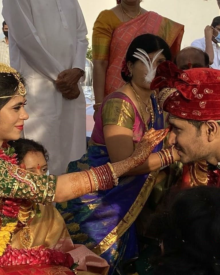 TOnscreen's tweet photo. Nikhil Siddhartha tied the knot with his longtime girlfriend Dr Pallavi Sharma in a low-key wedding ceremony in Hyderabad. https://t.co/ikX4IfPvAf