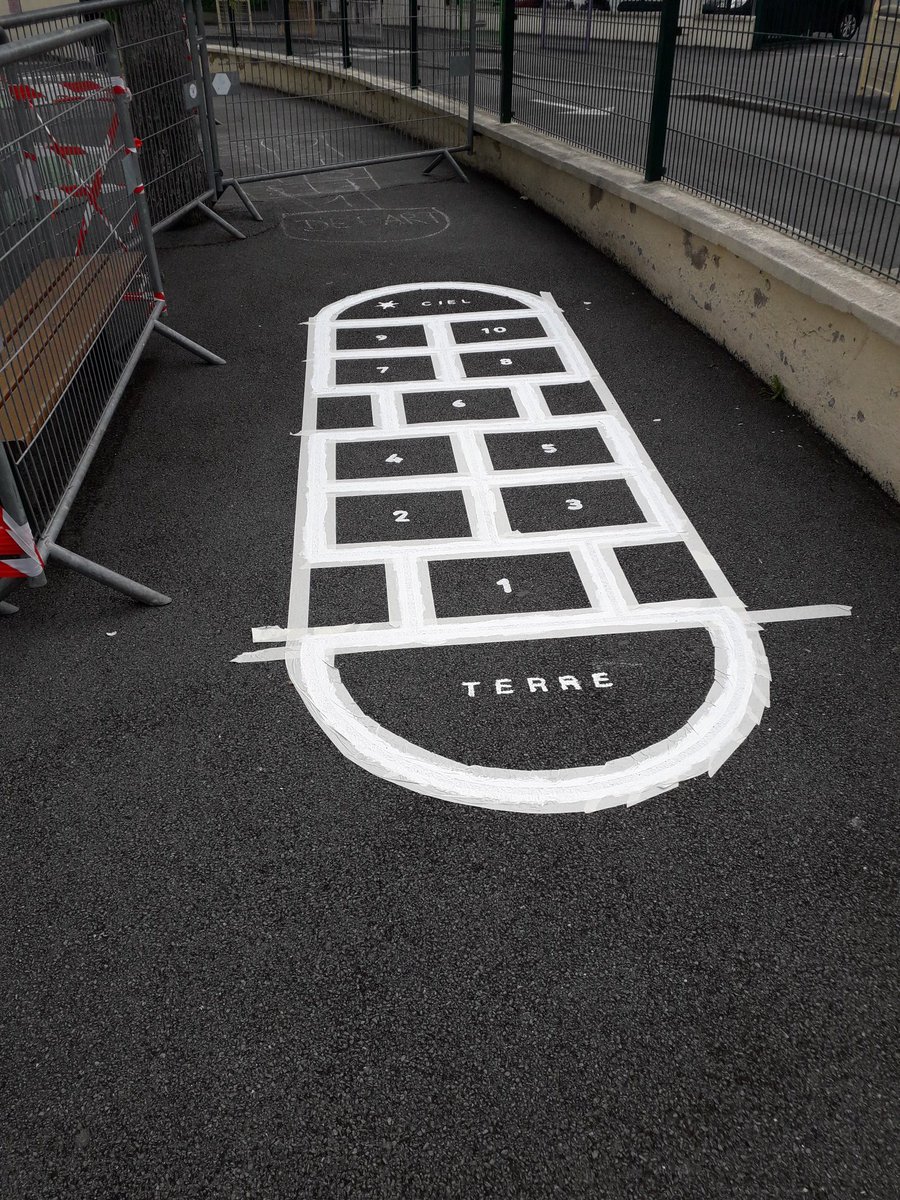 JosetteRapiette's tweet photo. Merci à la commune pour sa réactivité ! Supers tracés pour notre cour de récréation et ce n'est pas terminé !😁👍 https://t.co/HIXq9iR4bb