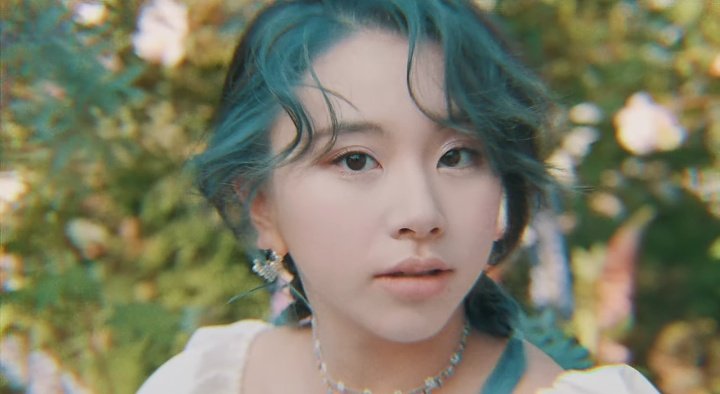 misayeon's tweet photo. Chaeyoung giving us ethereal visuals in this aesthetic style 💙💐

#TWICE #MOREandMORE
#CHAEYOUNG_MOREandMORE https://t.co/zveOpJYbgk