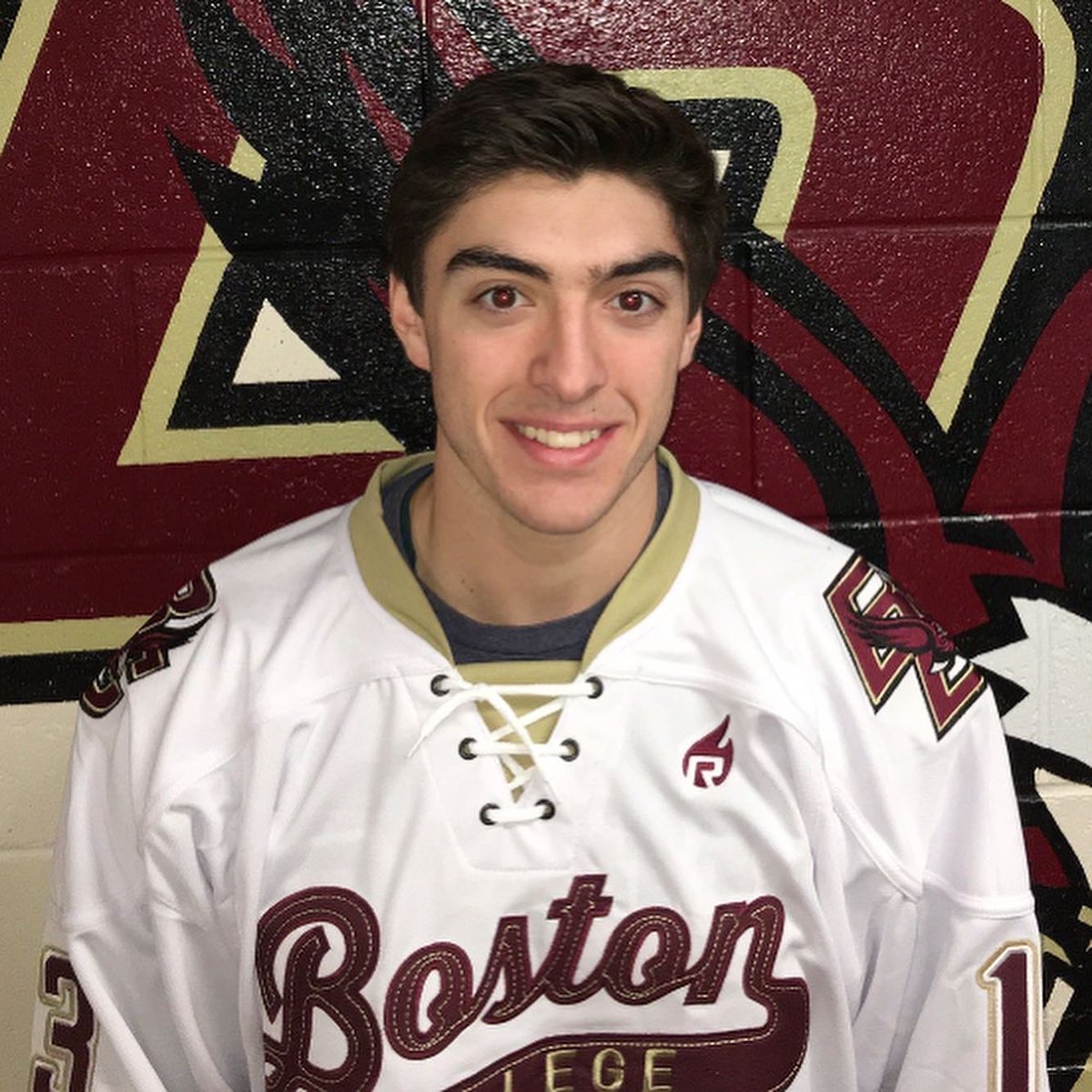 Lindy Vicari, president and assistant captain of Men's Club Ice Hockey is today's featured #SeniorSpotlight. Lindy finished his career with an impressive 75 goals &amp; 82 assists and his honors include being named a 1st team All-American &amp; Northeast Region Player of the Year!