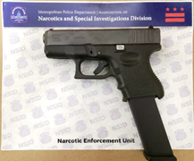 DCPoliceDept's tweet photo. In the last week, #DCPolice officers removed 47 illegal firearms from the streets of #DC and out of the hands of criminals. 

#FirearmsFlashback #MPD #HereToHelp https://t.co/3mh1y4a4zL
