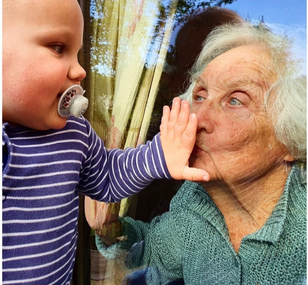 Kensington Palace [ @KensingtonRoyal] shared some of their images submitted so far to the community photography project ”  #HoldStill2020” by The Duchess of Cambridge and the  @NPGLondon. ”Together we will get through this””Daddy is home!””Glass kisses””Happy Birthday Granny”