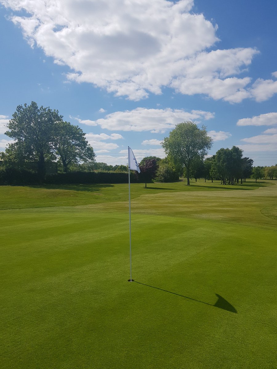 turfcarescott's tweet photo. Beautiful conditions for golf and fantastic playing surfaces @KetteringGolf Nutrition, grass species and moisture management are all working in harmony. @TurfCare_IRL_UK #3PA @T2GTurfGuy @kostkastan @PlantFoodCo Well done Tom and team, great work https://t.co/ZIbuFAJwF3