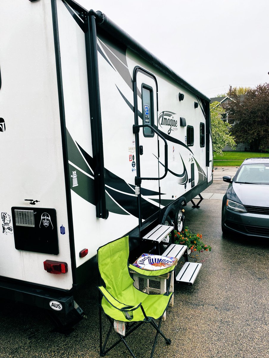 JonathanDominck's tweet photo. Welcome Home! (At least for the next month or so). Thank you to @RVs4MDs &amp; @dazdeha for making this happen. A true act of #kindness during this #COVID19 pandemic. #EmergencyMedicine #QuarantineLife https://t.co/gv1WjQHBww