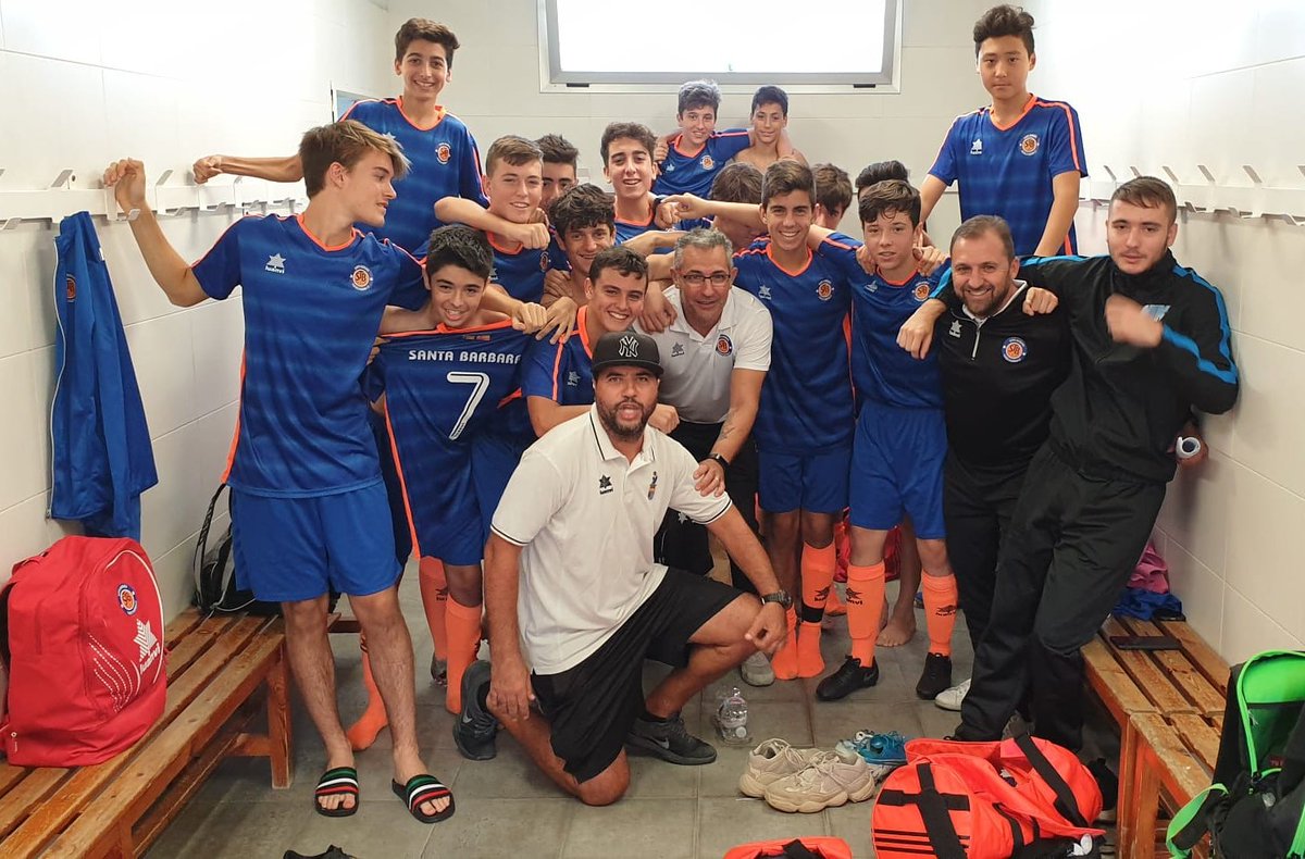 Valoración de Fran Pavón,entrenador cadete:
"Grandísima temporada ante equipos de2ºaño.
Hemos disfrutado cada minuto, entrenando y defendiendo nuestros colores.
Con muchas ganas de empezar el año q viene y seguir creciendo.
Muy grandes!"
🔷🔶⚽💪🏼🌟#STB #PlatgesdAlboraia #Alboraia
