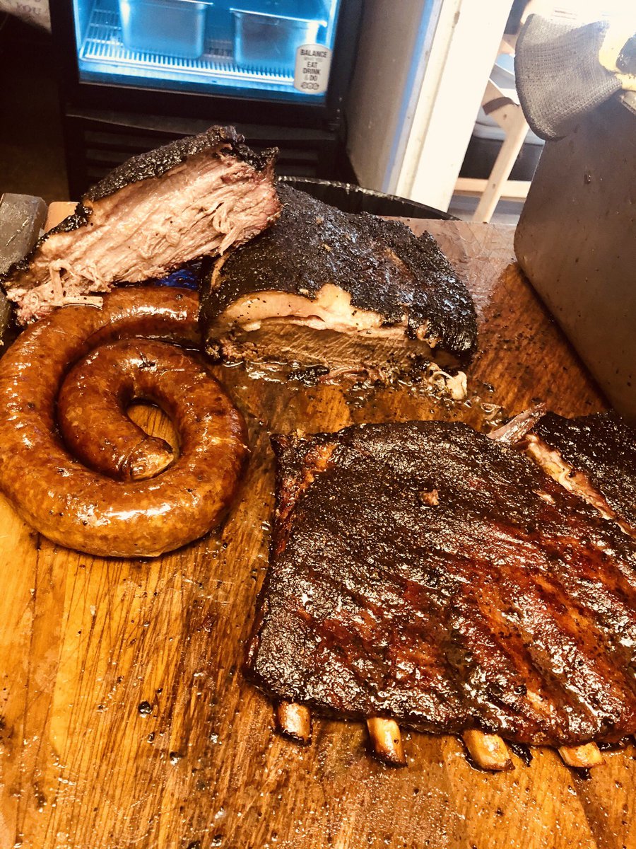 bbq_daves's tweet photo. Sometimes you just walk by the cutting board and say dayum! #DaveBBQ #ribs #brisket #sausage #yum https://t.co/l4Sr04sA6x