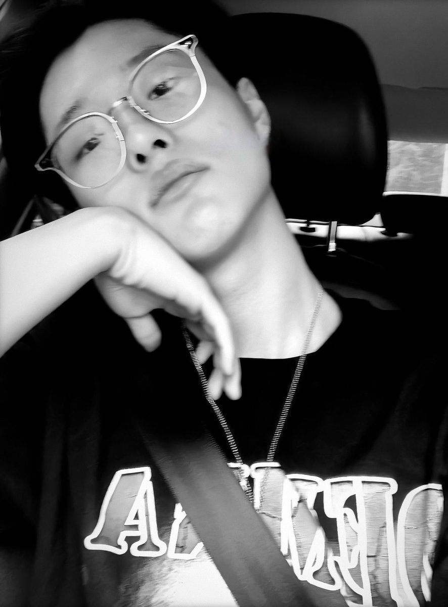 icsyounyou's tweet photo. เธรด ลัทธิหนุ่มแว่นสุดยอด HOT NERD! https://t.co/M1DKPQ4vnu